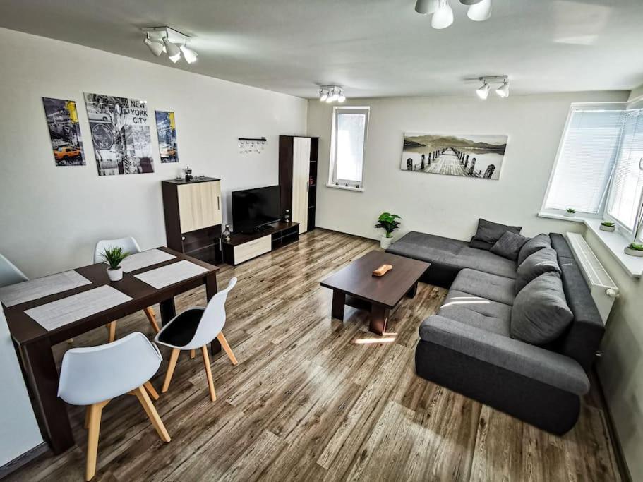 Luxusny, Plne Zariadeny, Sukromny Apartman S Klimatizaciou Nedaleko Historickeho Kupelneho Mesta Bojnice Novaky Exteriör bild