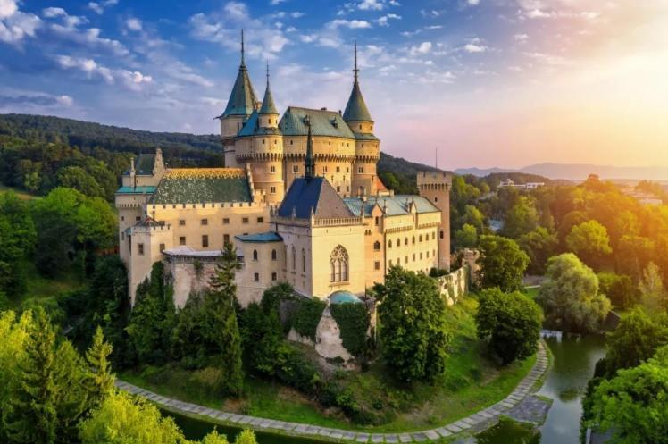 Luxusny, Plne Zariadeny, Sukromny Apartman S Klimatizaciou Nedaleko Historickeho Kupelneho Mesta Bojnice Novaky Exteriör bild